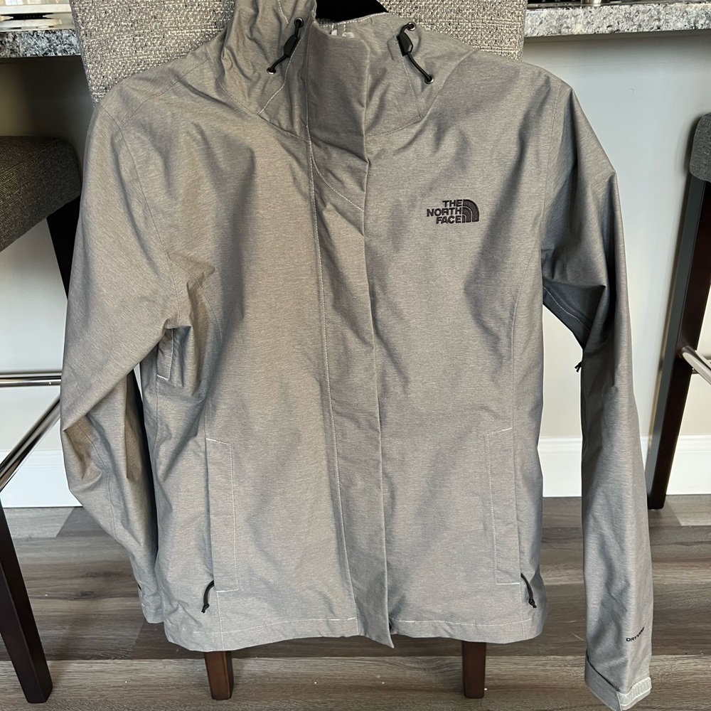 North Face Women’s Venture 2 Jacket small